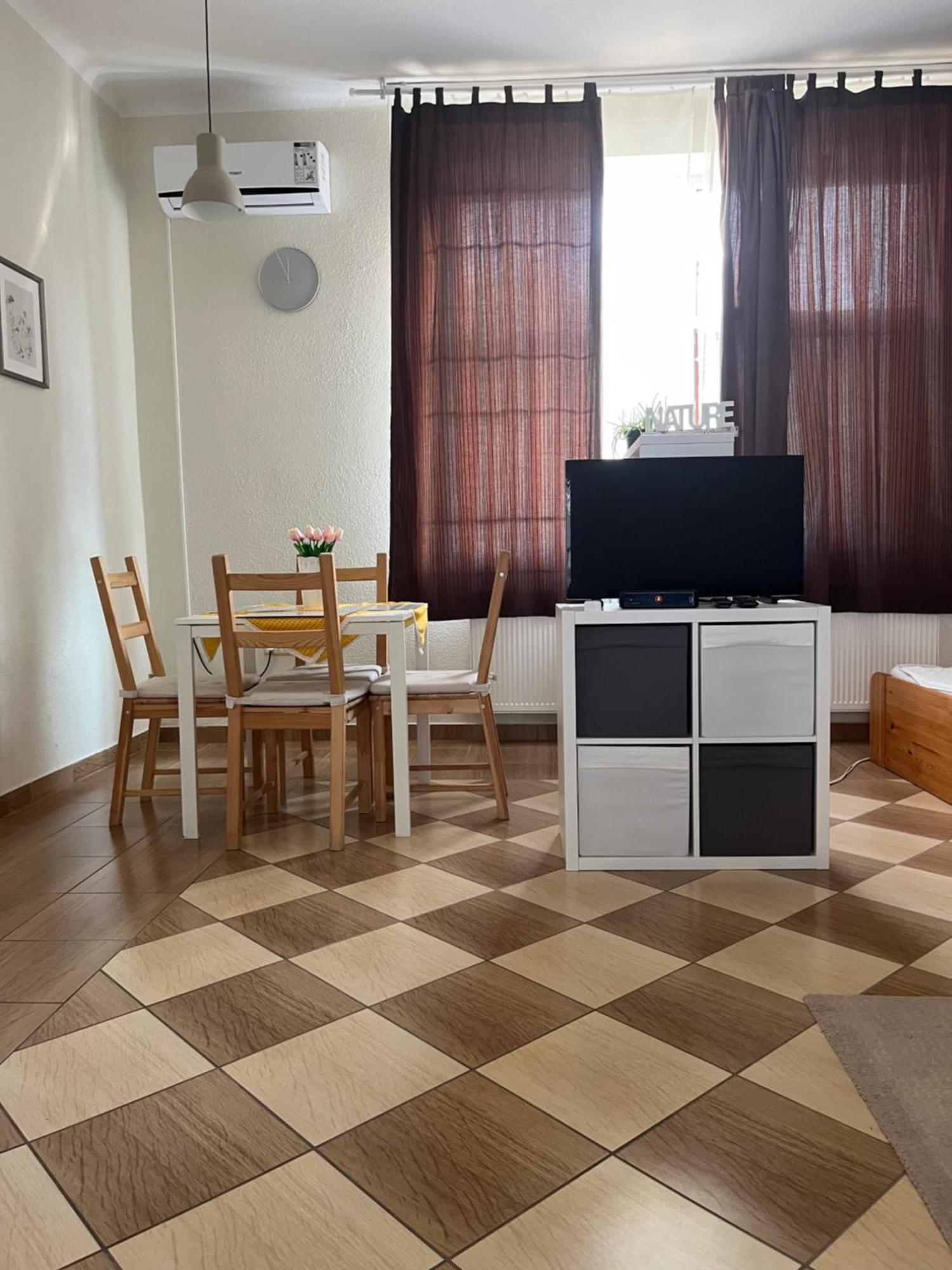 Idill Apartmanhaz B&B Tiszafüred Extérieur photo