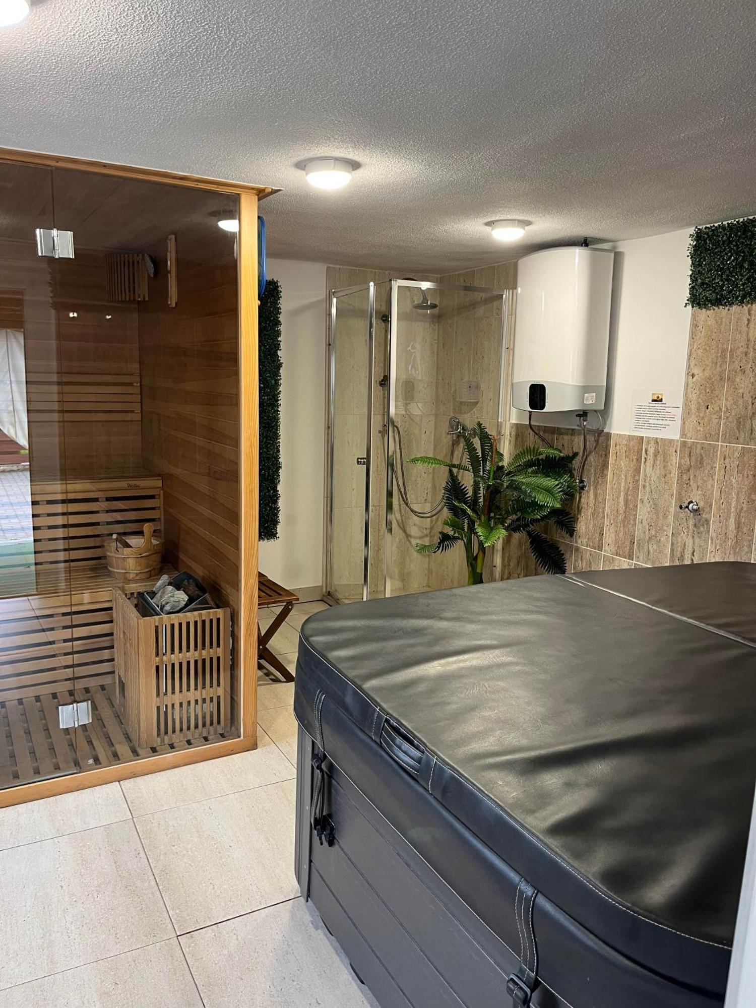 Idill Apartmanhaz B&B Tiszafüred Extérieur photo