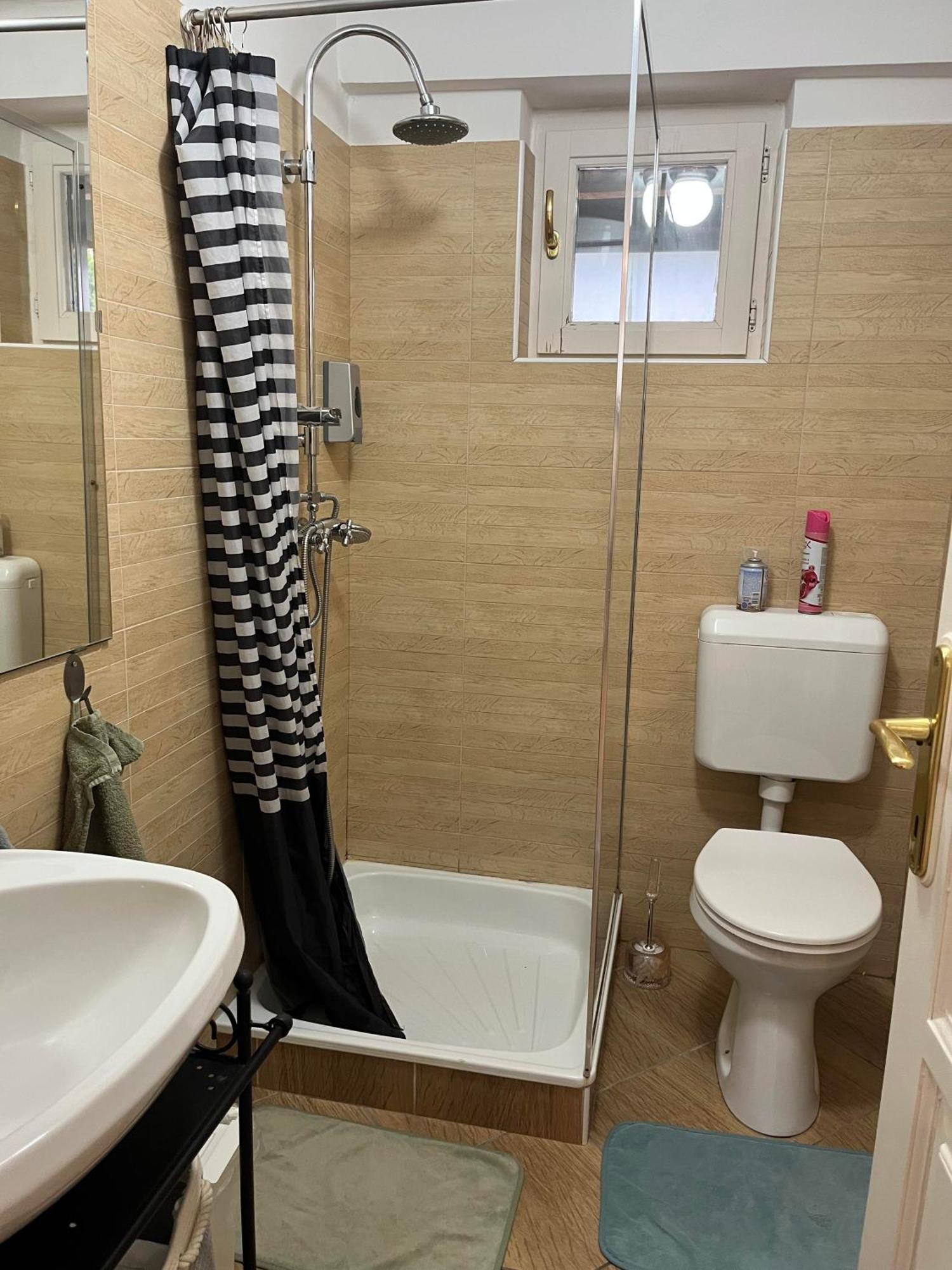 Idill Apartmanhaz B&B Tiszafüred Extérieur photo