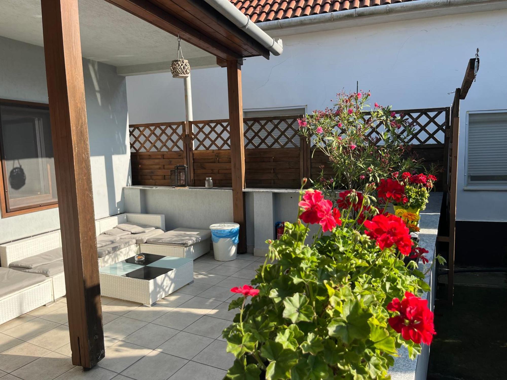 Idill Apartmanhaz B&B Tiszafüred Extérieur photo