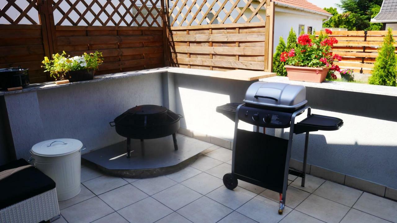 Idill Apartmanhaz B&B Tiszafüred Extérieur photo